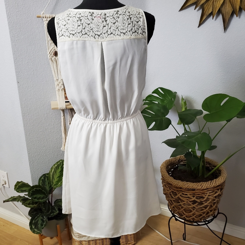 White Dress - Picture 4 of 8
